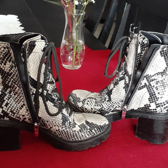 MARC FISHER BOOTIES - Picture 6 of 10